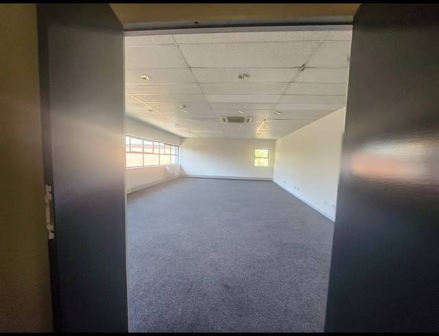 574M² OFFICE TO LET IN RANDJESPARK